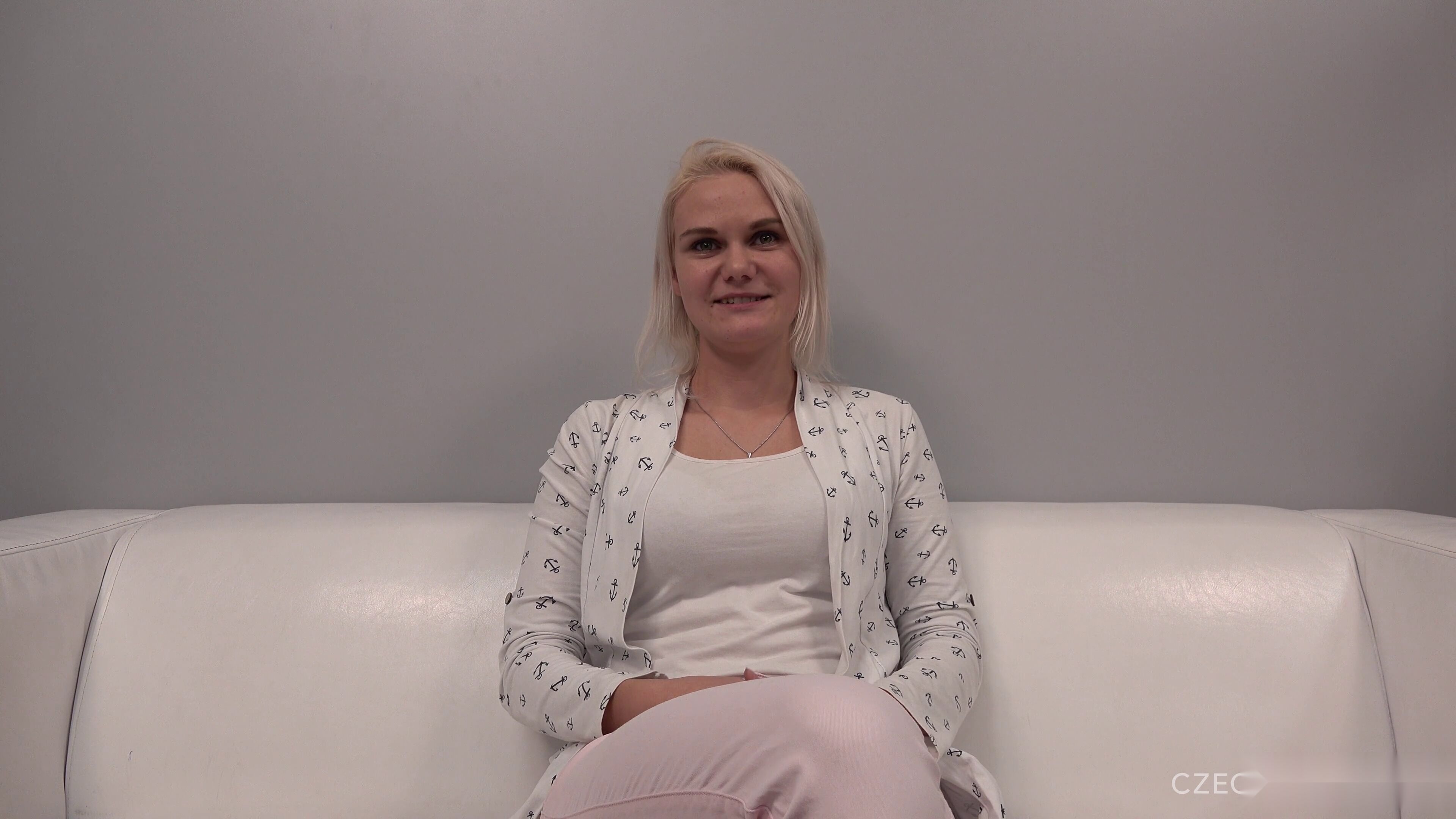 Czech MILF Teases Hot Pussy